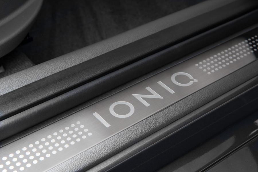 Логотип Hyundai IONIQ hybrid (AE) 2016 года  (NA) (фото 1 из 29)